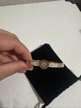 Fashion Jewelry Gold Tone Crystal Accent Women's Bangle Bracelet